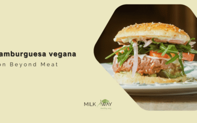 Hamburguesa vegana con Beyond Meat y aguacate: receta fácil para casa o para saborear en Milk Away Sevilla)